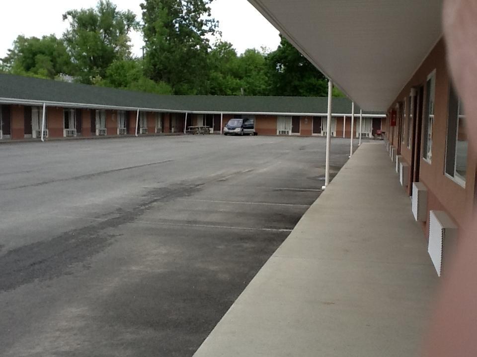 Caronoda Motel Central City Bagian luar foto